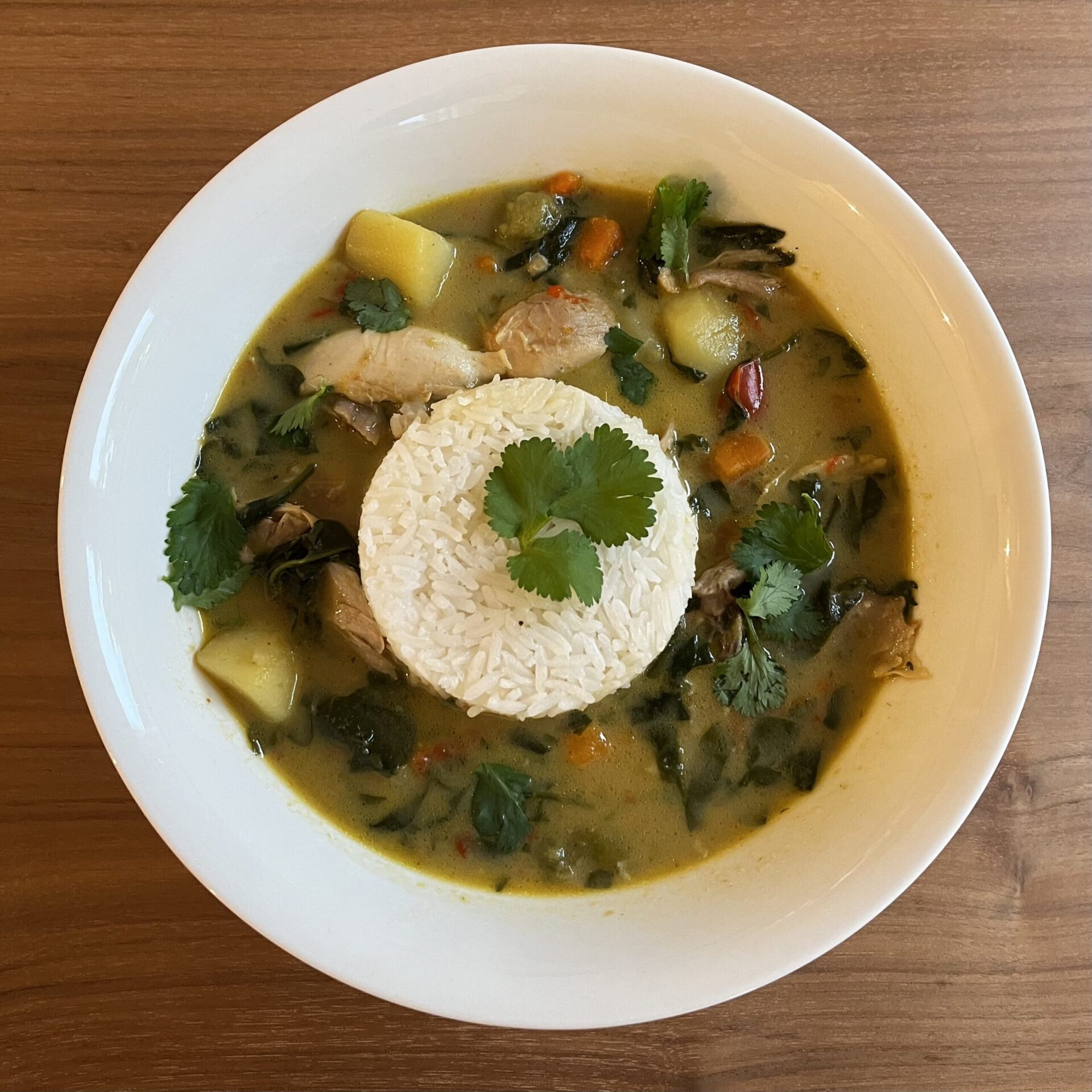 Curry thai con pollo e verdure: la ricetta per rallentare